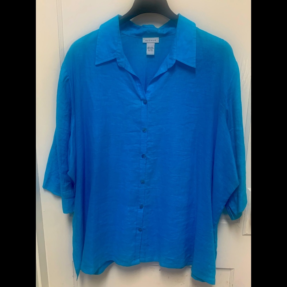 Turquoise linen button down top. Avenue Brand 30/32.